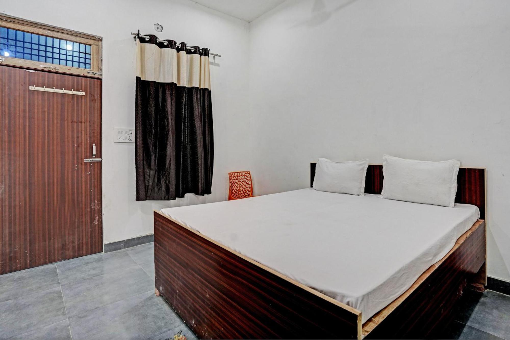 Oyo Double Ss Hotel Hathras Exterior foto