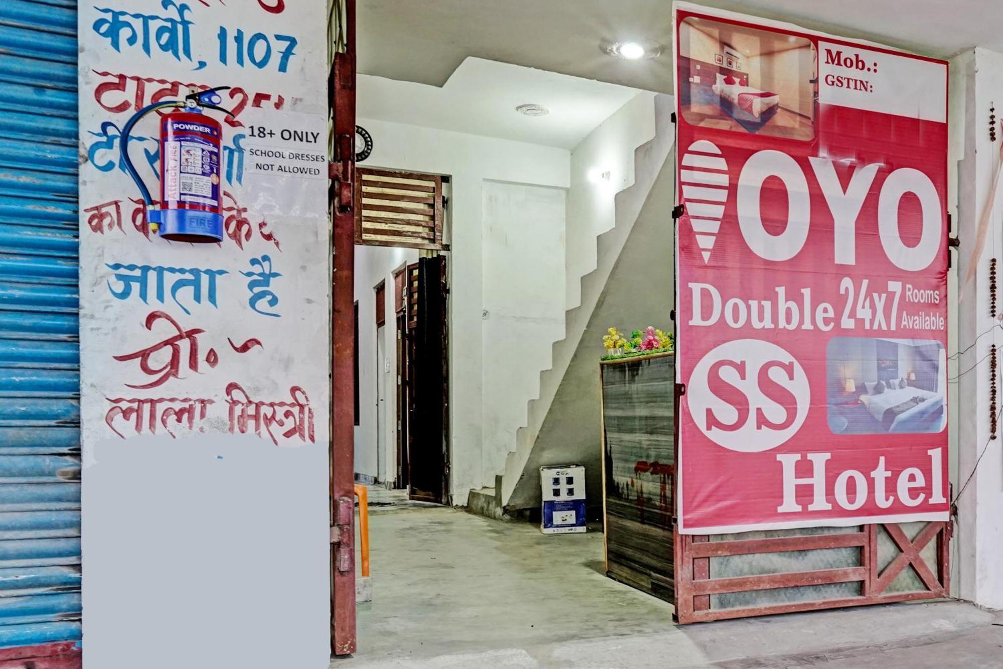 Oyo Double Ss Hotel Hathras Exterior foto